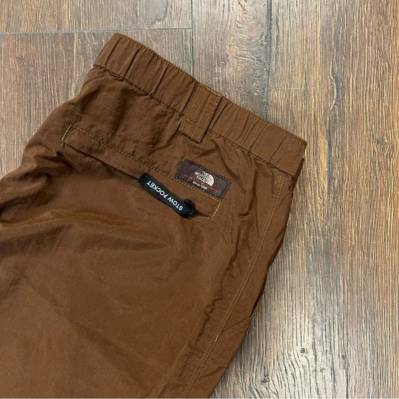 North face brown cargo Capri SZ LG - Picture 2 of 6